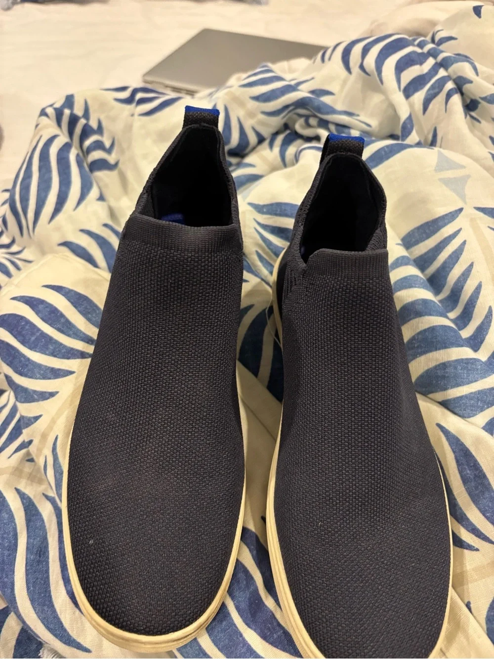 Rothys Womens Chelsea Boots Ankle slip on Hi Top Sneakers Size 8.5 Navy Blue